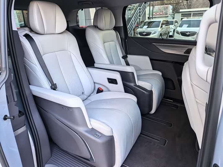 Фото 29 - Buick GL8 ES