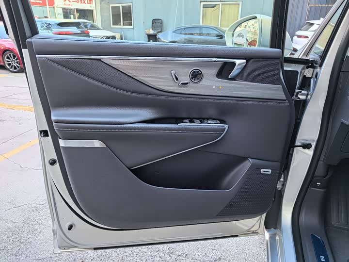 Фото 9 - Buick GL8 ES