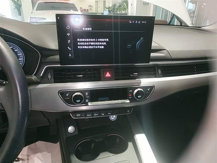 Фото 13 - Audi A4L