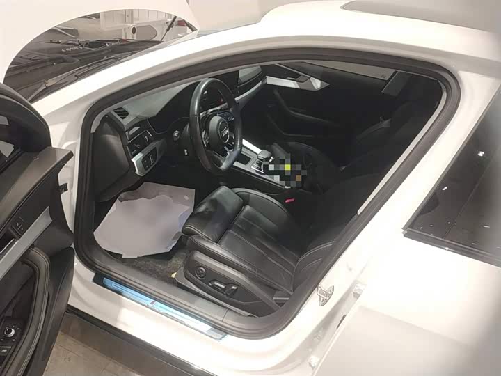 Фото 16 - Audi A4L