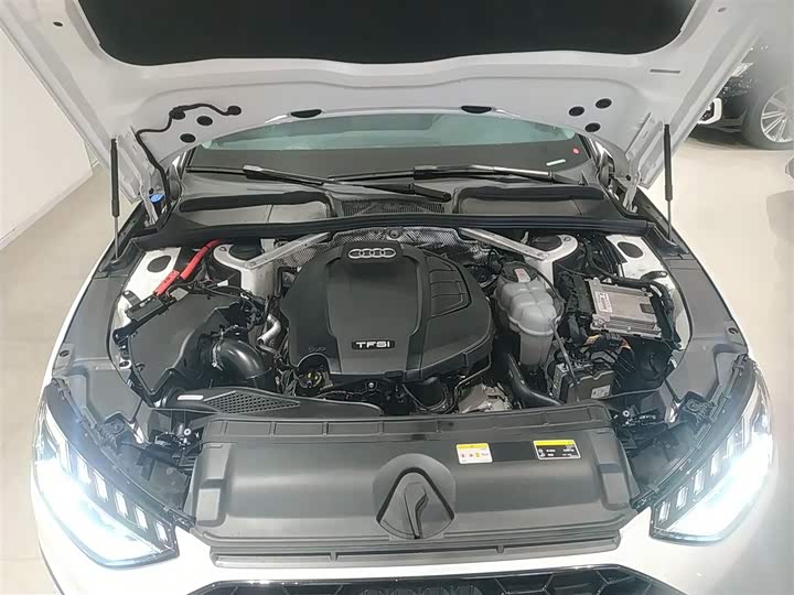 Фото 20 - Audi A4L