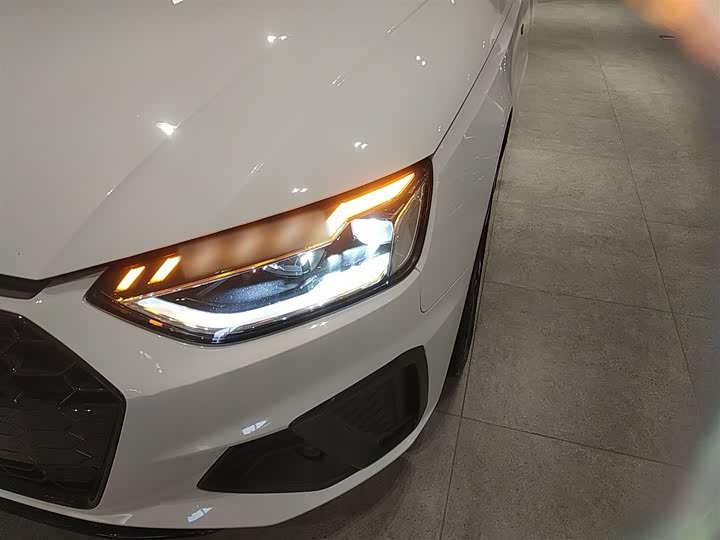 Фото 24 - Audi A4L