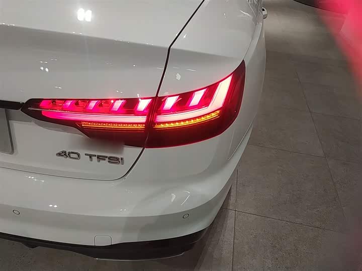 Фото 8 - Audi A4L