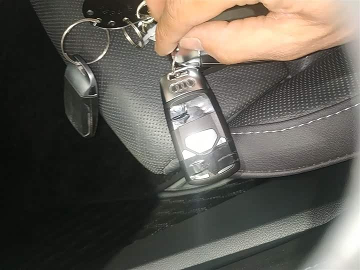 Фото 9 - Audi A4L