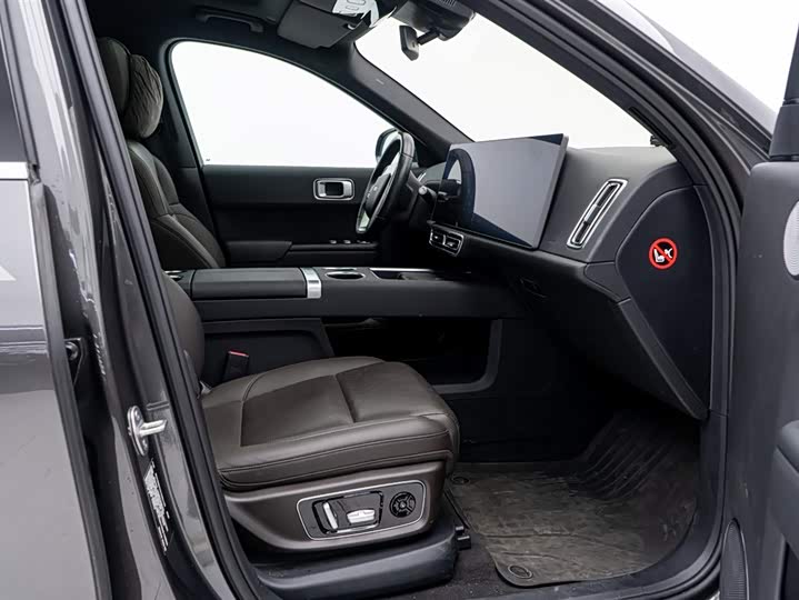 Фото 21 - LiXiang L8