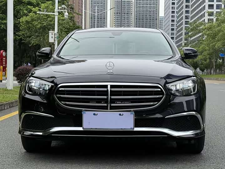 Фото 2 - Mercedes-Benz E-Class