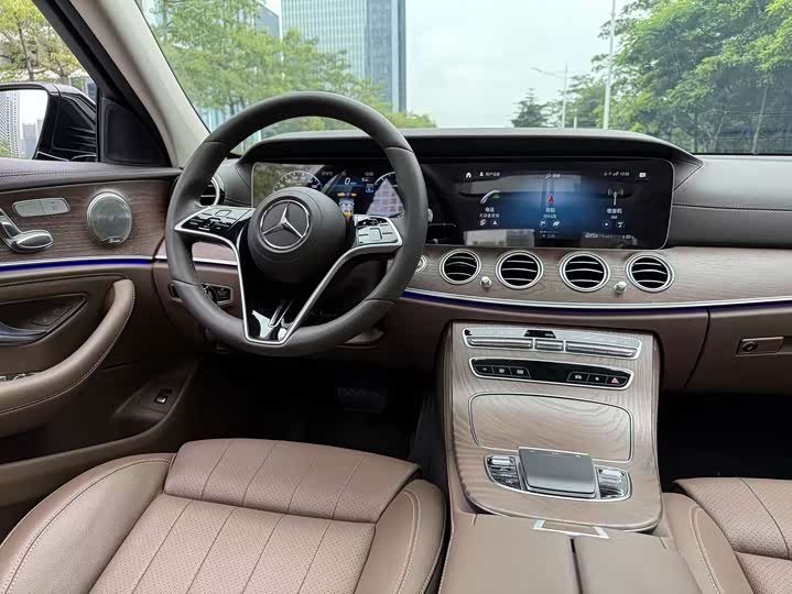 Фото 9 - Mercedes-Benz E-Class
