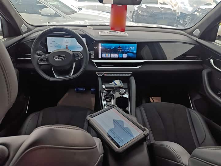 Фото 10 - Geely Monjaro