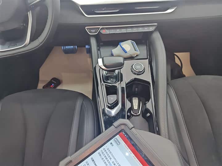 Фото 14 - Geely Monjaro