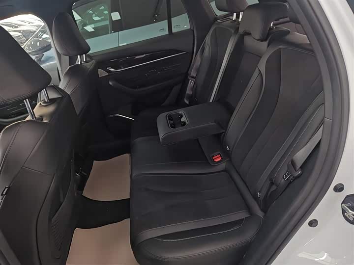 Фото 17 - Geely Monjaro