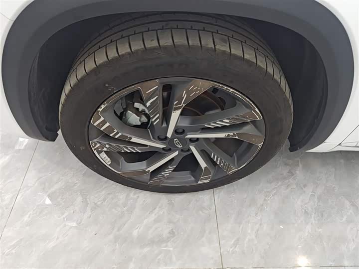 Фото 23 - Geely Monjaro