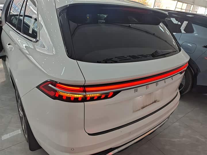 Фото 6 - Geely Monjaro