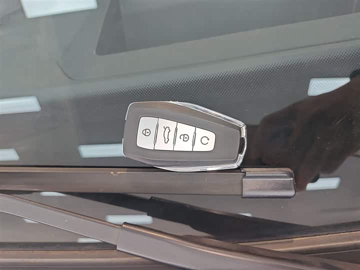 Фото 9 - Geely Monjaro