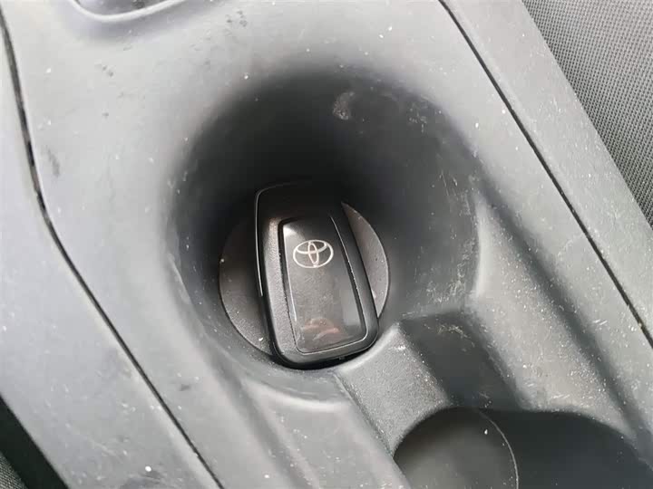 Фото 12 - Toyota Corolla