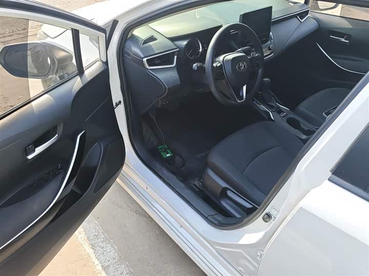 Фото 14 - Toyota Corolla