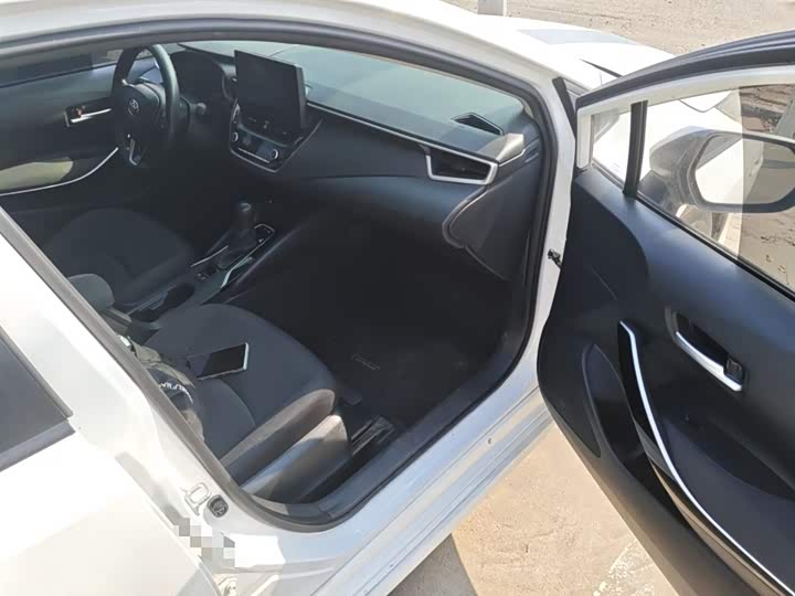 Фото 20 - Toyota Corolla