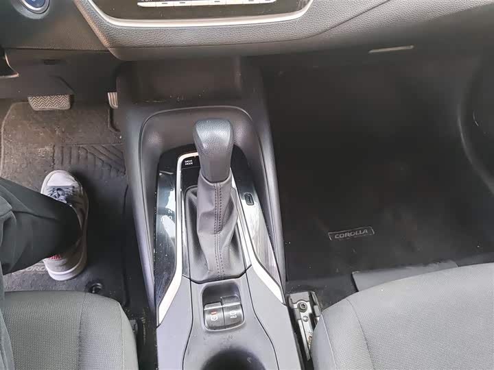 Фото 7 - Toyota Corolla