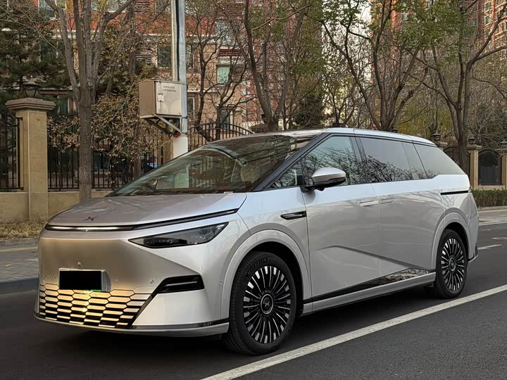 Фото 1 - XPeng X9