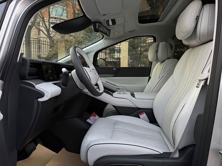 Фото 10 - XPeng X9