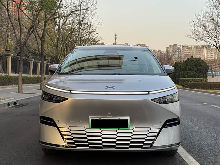 Фото 2 - XPeng X9