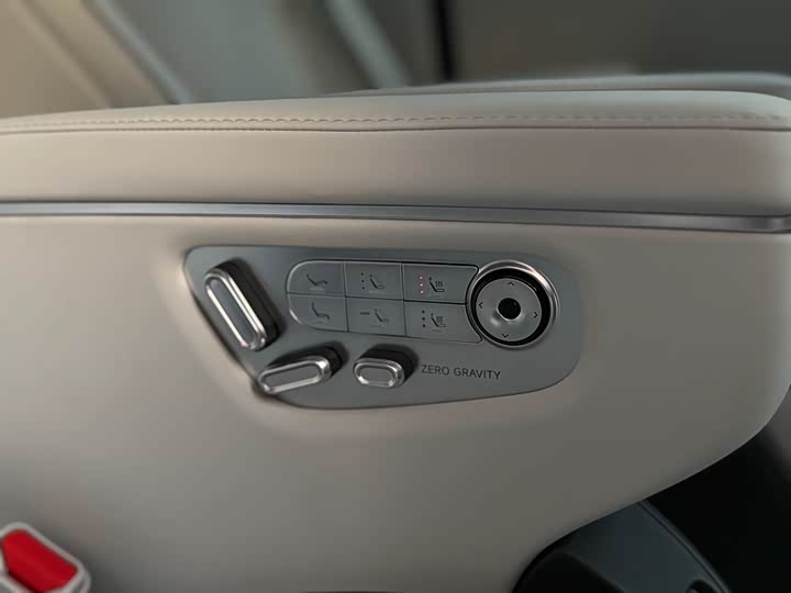 Фото 24 - XPeng X9