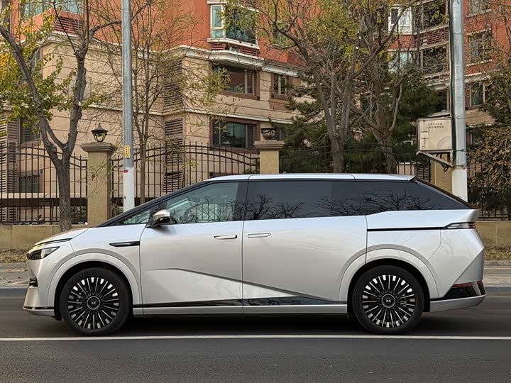 Фото 4 - XPeng X9