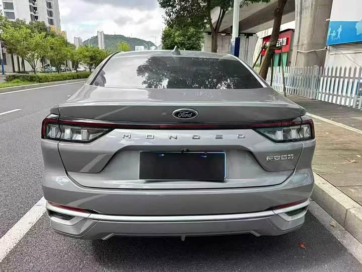 Фото 8 - Ford Mondeo