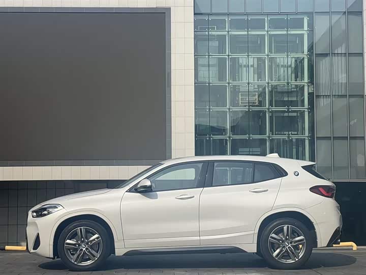 Фото 26 - BMW X2