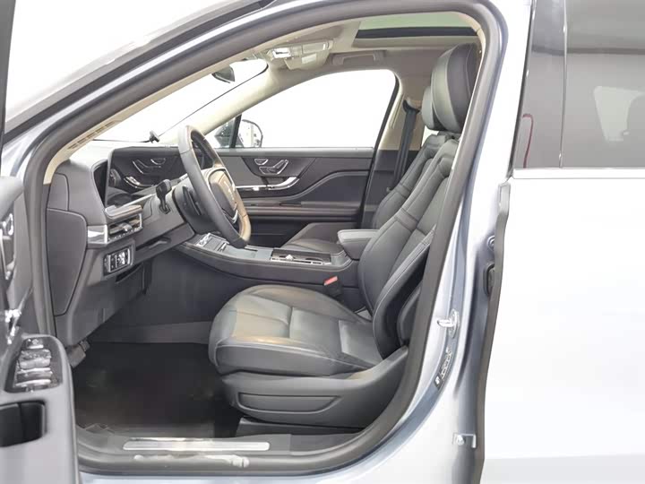 Фото 10 - Lincoln Corsair