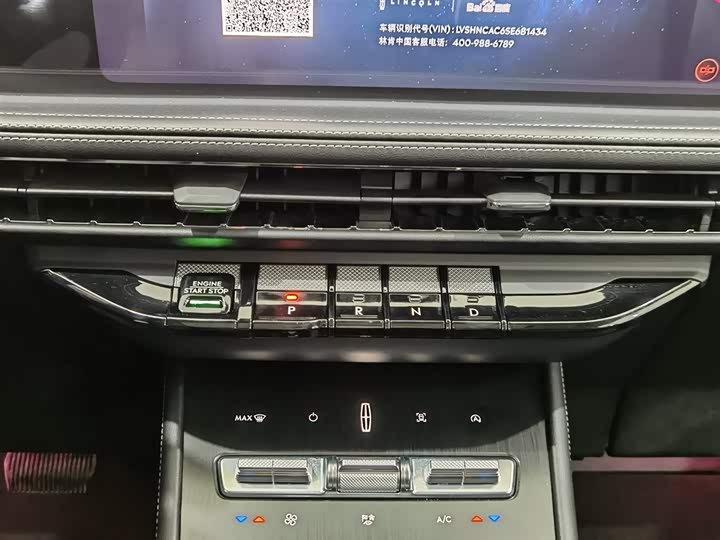 Фото 13 - Lincoln Corsair