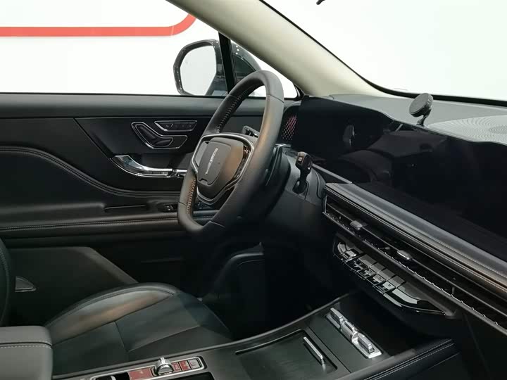 Фото 22 - Lincoln Corsair