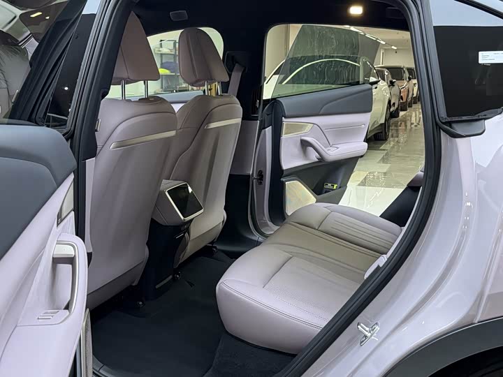 Фото 7 - Nio Onvo L60