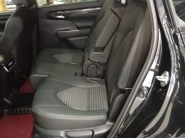 Фото 17 - Toyota Crown Kluger