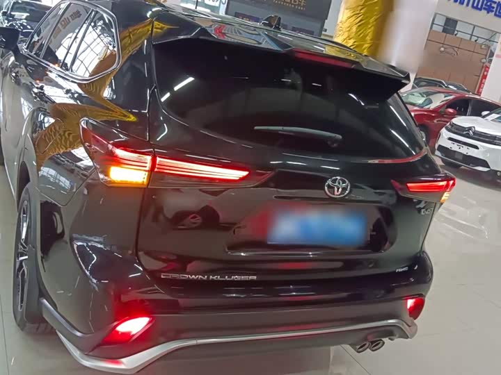 Фото 6 - Toyota Crown Kluger