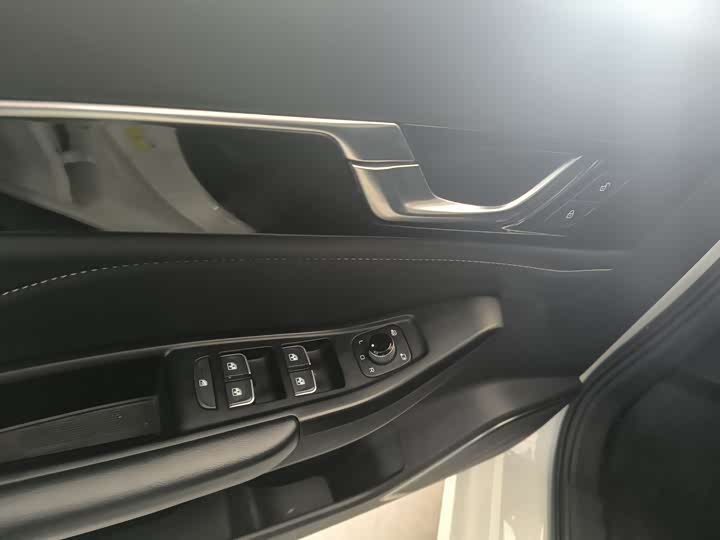 Фото 11 - Bestune B70