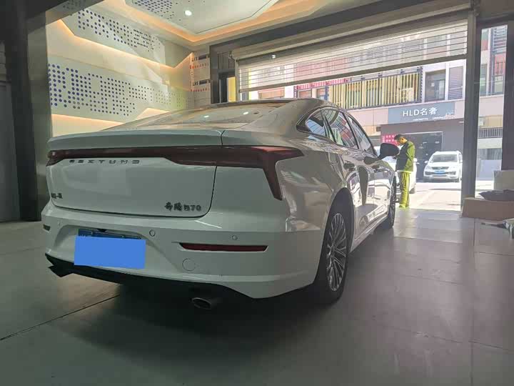 Фото 13 - Bestune B70