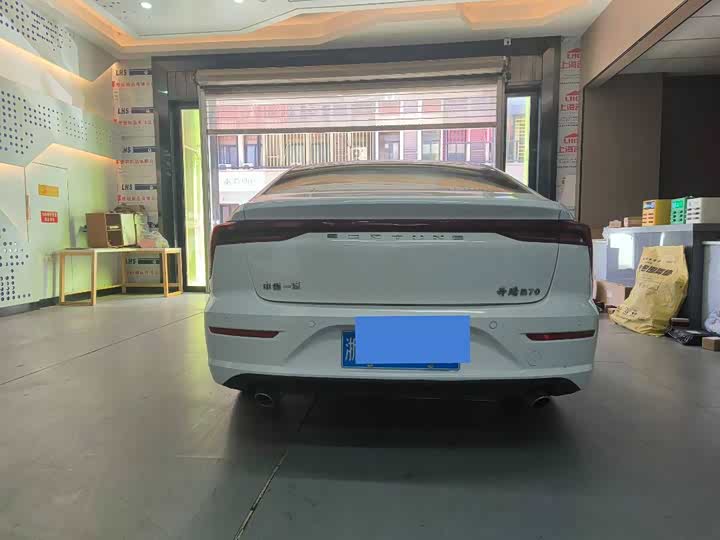 Фото 14 - Bestune B70