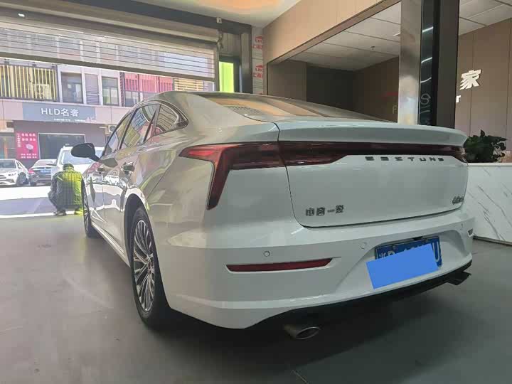 Фото 15 - Bestune B70