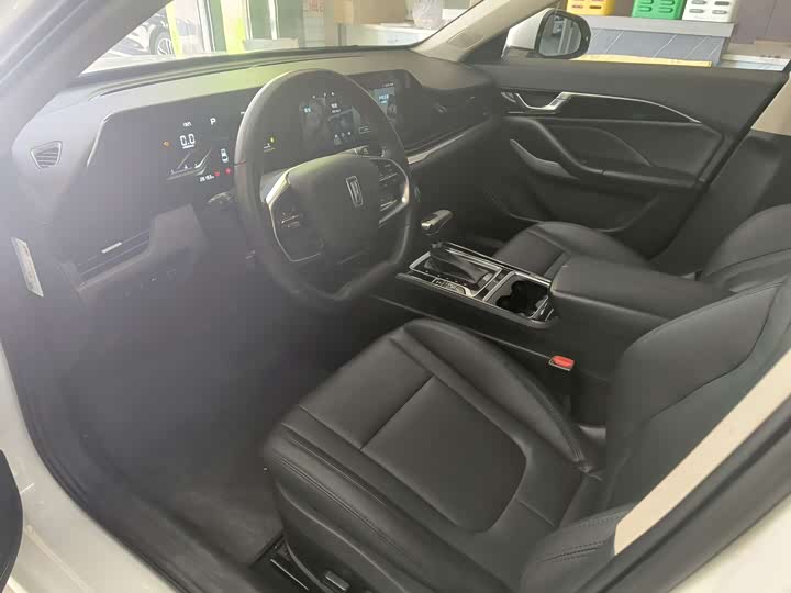 Фото 8 - Bestune B70