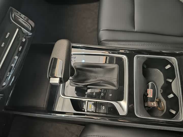 Фото 9 - Bestune B70