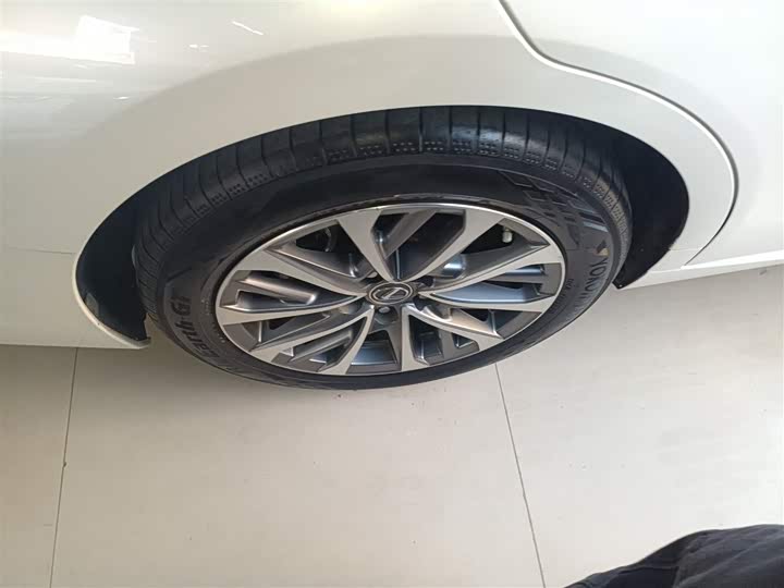 Фото 26 - Lexus ES