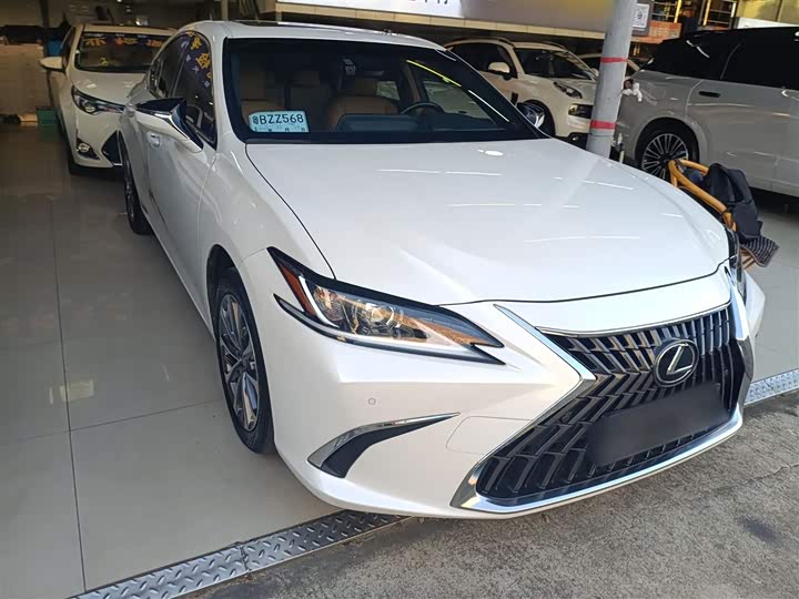 Фото 4 - Lexus ES