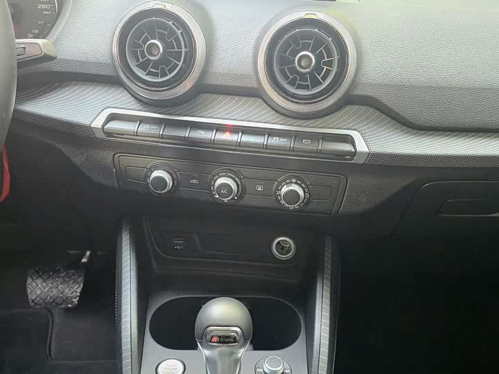 Фото 12 - Audi Q2L