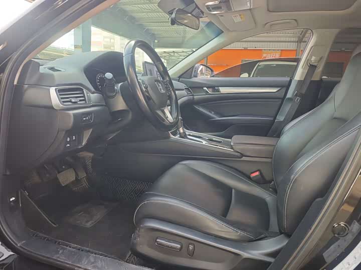 Фото 4 - Honda Accord