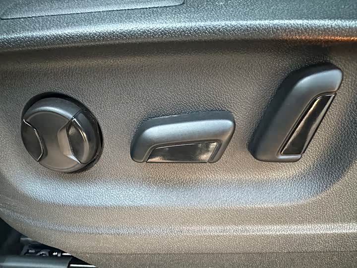 Фото 12 - Volkswagen Tharu