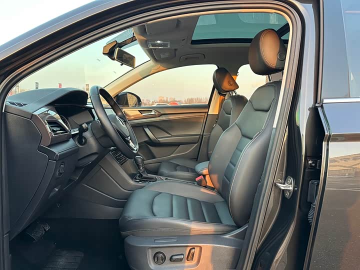 Фото 4 - Volkswagen Tharu