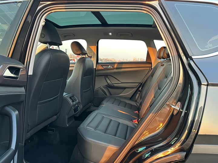 Фото 5 - Volkswagen Tharu