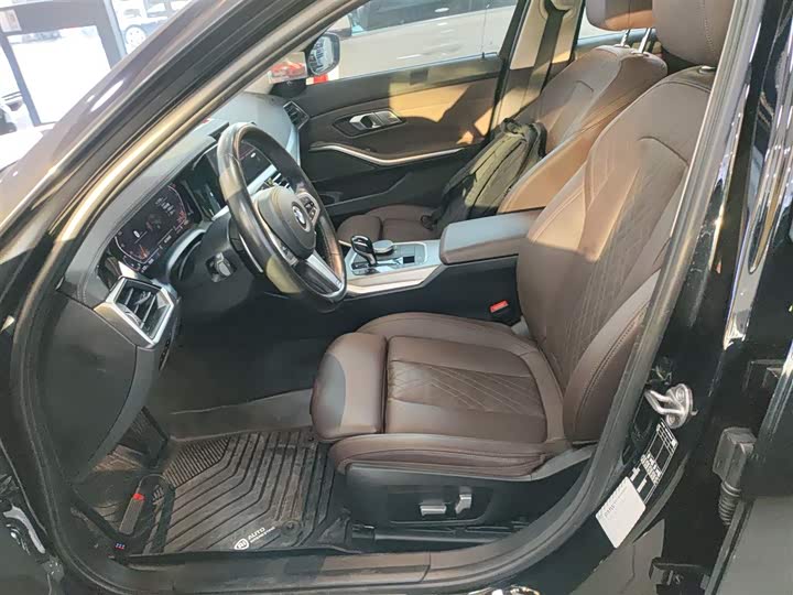 Фото 15 - BMW 3 Series