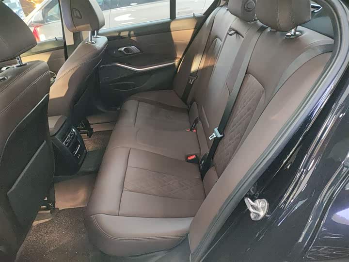 Фото 17 - BMW 3 Series