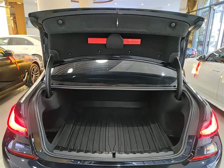 Фото 19 - BMW 3 Series